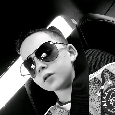 SoloTo profile picture for @valentino