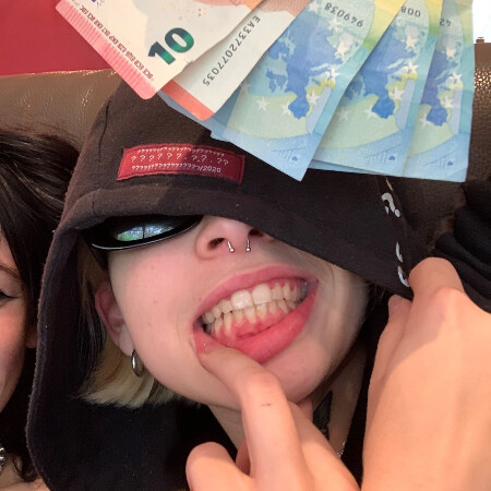 SoloTo profile picture for @worst