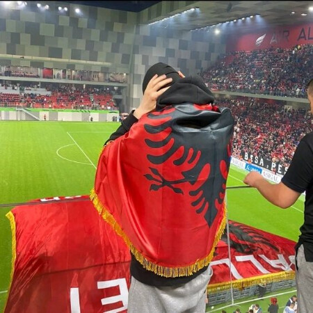 SoloTo profile picture for @kosovo